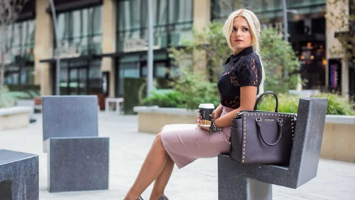 Зачем женщине красиво одеваться?